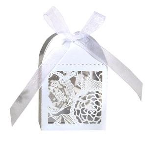 Boîte à bonbons européenne ajourée rose avec ruban blanc pour mariage chic