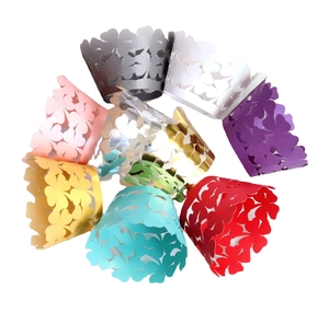 Caissettes à cupcakes découpées au laser motif trèfle en diverses couleurs nacrées
