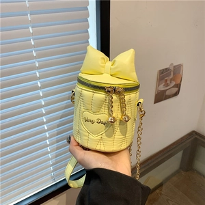 Damen Süße Gesteppte Schleife Herz Umhängetasche Mode PU Leder Eimertasche Mit Kette Kleine Runde Umhängetasche