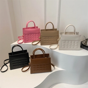 Set borse a tracolla trapuntate capienti in vari colori neutri eleganti da donna