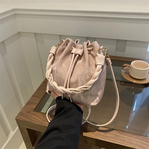 Sac Seau en Nylon Grande Capacité pour Femmes à Cordon Sac à Épaule Gauffré avec Poignée Tressée Sac à Main Décontracté