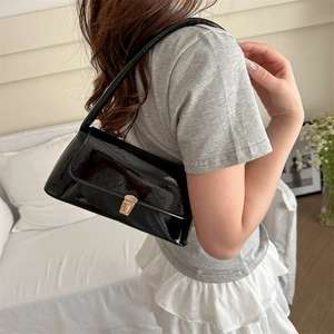 Chic black patent leather baguette shoulder bag featuring a sleek gold rectangle buckle