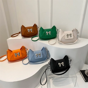 Borse a tracolla alla moda a forma di luna con fiocchi metallici in sei colori vari