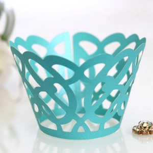 Caissettes à cupcakes bleu Tiffany découpées au laser avec lustre perlé pour mariages