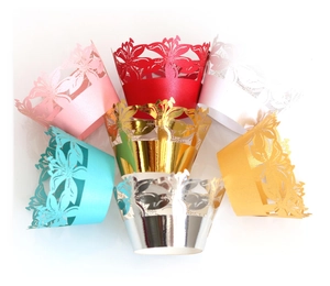 Caissettes à cupcakes découpées au laser avec motifs floraux en papier nacré coloré