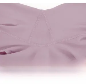Dettaglio del tassello rinforzato per pantaloncini yoga a vita alta antiscivolo