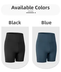 Dettaglio di pantaloncini da yoga a vita alta in nero e blu scuro in tessuto traspirante