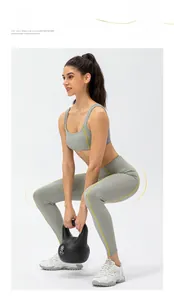 Détail de legging de yoga taille haute et brassière avec coutures contrastées fluo