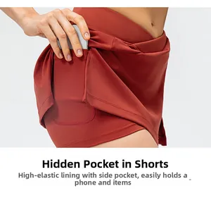 Detail of the hidden side pocket on high-stretch inner shorts for phone storage