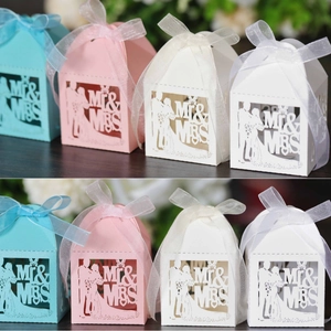 Boîte à Bonbons de Mariage Découpe Laser Papier Perlé Mr And Mrs Mariés Boîte Cadeau Avec Ruban Pour Fête