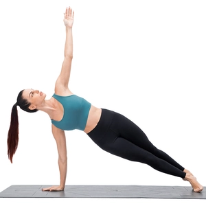 Ensemble de yoga femme avec brassière bleue et legging noir sur un tapis de sport