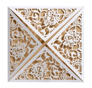 Invito di nozze bianco tagliato al laser con intricato motivo floreale traforato
