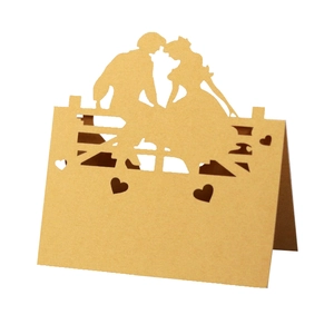 3D Laser-Papier Platzkarte mit romantischem Paar-Silhouette aus braunem Kraftpapier