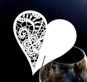 Laser Cut Heart Shape Artificial Pearl Paper Place Cards Hollow Lace Wine Glass Cup Card For Wedding Party Table Decoration Romantic Glass Decor