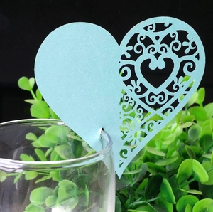 Segnaposto a forma di cuore azzurro tagliato al laser per bicchieri da vino e feste