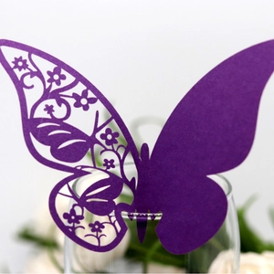 Segnaposto a farfalla viola intagliati al laser per calici da matrimonio eleganti