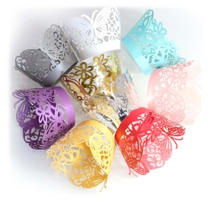 Pirottini per cupcake tagliati al laser con eleganti motivi di farfalle e pizzi