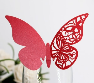 Cartes papillon rouges découpées au laser en papier perlé scintillant pour verres