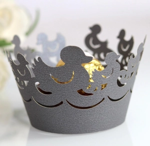 Elegante lasergesneden cupcake vormpjes met eendenpatroon in grijs voor feestversiering