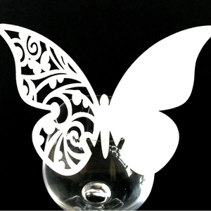 Élégant Papillon Découpe Laser Cartes de Verre à Vin Papier Perlé Ajouré Cartes de Nom Pour Mariage Banquet Fête Décoration