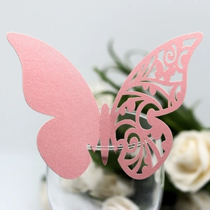 Marque-place papillon rose nacré avec découpe laser pour décoration de table de mariage