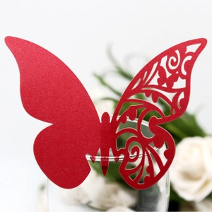 Marque-place papillon rouge élégant avec découpe laser pour décoration de mariage