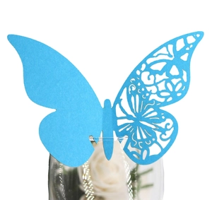 Papillon décoratif bleu ciel découpé au laser pour verre avec motif floral ajouré