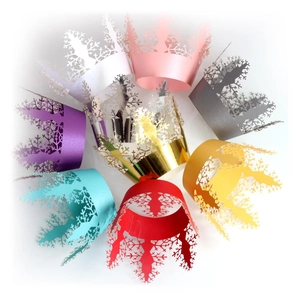 Eight colors of laser-cut snowflake cupcake wrappers for Christmas party table decoration