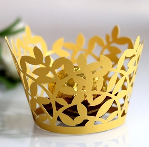 Pirottino per cupcake in oro opaco con elegante motivo a foglie tagliato a laser