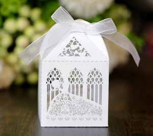 Boîte de mariage découpée au laser blanc avec ruban élégant pour cadeaux de bonbons