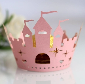 Roze lasergesneden kasteel cupcake wikkel met sterren en harten voor dessert decoratie