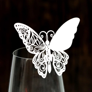 Papillon décoratif blanc découpé au laser pour bord de verre de mariage ou fête