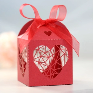 Boîte à bonbons de mariage rouge avec motif cœur et ruban élégant pour la Saint-Valentin