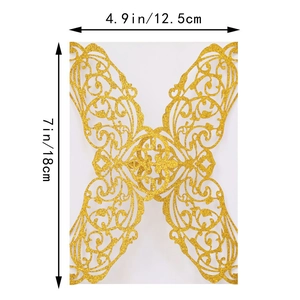 Détail d'invitation dorée scintillante découpée au laser, format 12,5x18cm