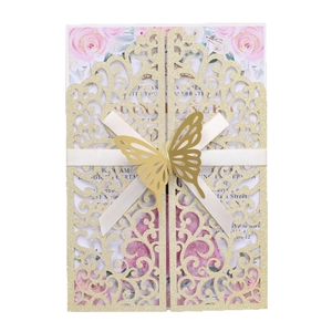 Invitation mariage dorée découpée au laser avec papier pailleté, papillon et ruban blanc