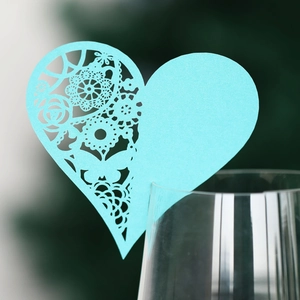 Laser-cut heart-shaped place card in sky blue pearl paper for wine glass decoration