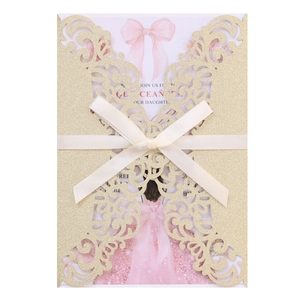 Invitation découpée au laser or champagne avec carte Quinceañera rose et nœud en ruban