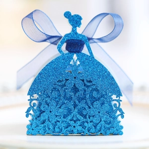 Boîte à bonbons robe princesse bleue scintillante avec motifs découpés au laser et ruban