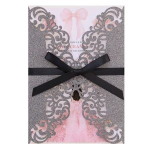 Invitation pailletée découpée au laser avec nœud en satin noir pour fête Quinceañera