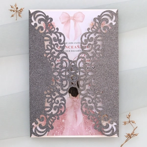 Pochette d'invitation argentée pailletée découpée au laser avec carte Quinceañera rose