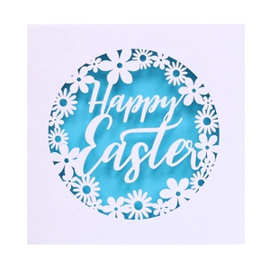 Carte d'invitation de Pâques découpée avec motif marguerites et texte Happy Easter