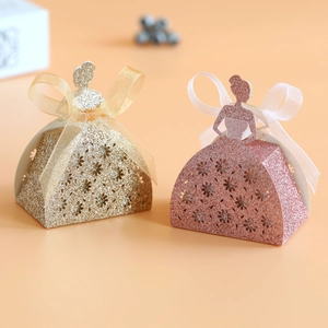 Détails de boîtes à dragées robe de soirée scintillantes avec motifs floraux évidés