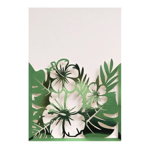 Invitation découpée au laser en feuille verte avec feuilles et fleurs tropicales