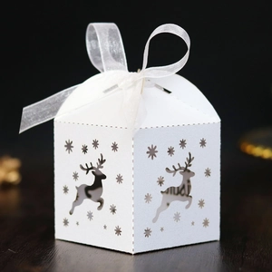 Laser Cut Reindeer Snowflake Hollow Candy Box Christmas Wedding Party Favor Gift Packaging Box With Ribbon Artificial Pearl Paper Treat Box