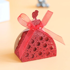 Boîte à bonbons rouge scintillante en forme de robe avec ruban pour les mariages