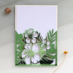 Invitation mariage découpe laser fleurs d'hibiscus et monstera vert forêt métallisé