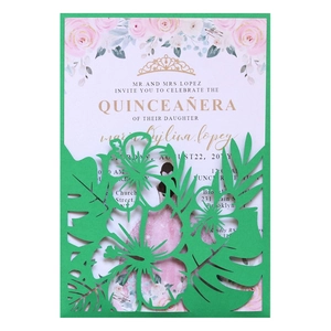 Détail de la couverture découpée au laser en feuilles vertes et carte florale de fête
