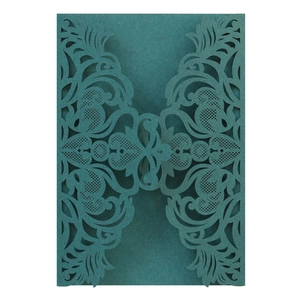 Couverture d'invitation vert sarcelle découpée au laser avec motifs de dentelle chic