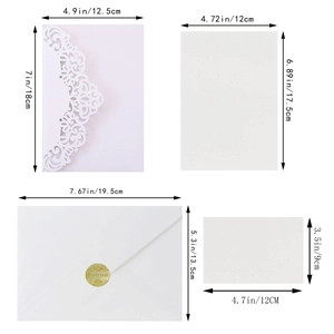 Détail du set d'invitation de mariage blanc découpé au laser avec enveloppe et sceau