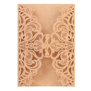 Housse d'invitation de mariage découpée au laser en papier kraft avec motif floral